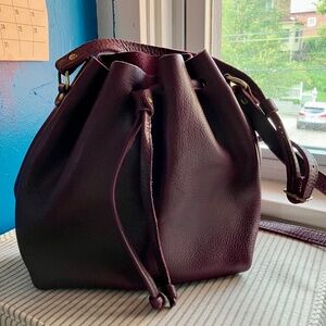 Portland Leather Goods PLUM Bucket Crossbody Bag Large
